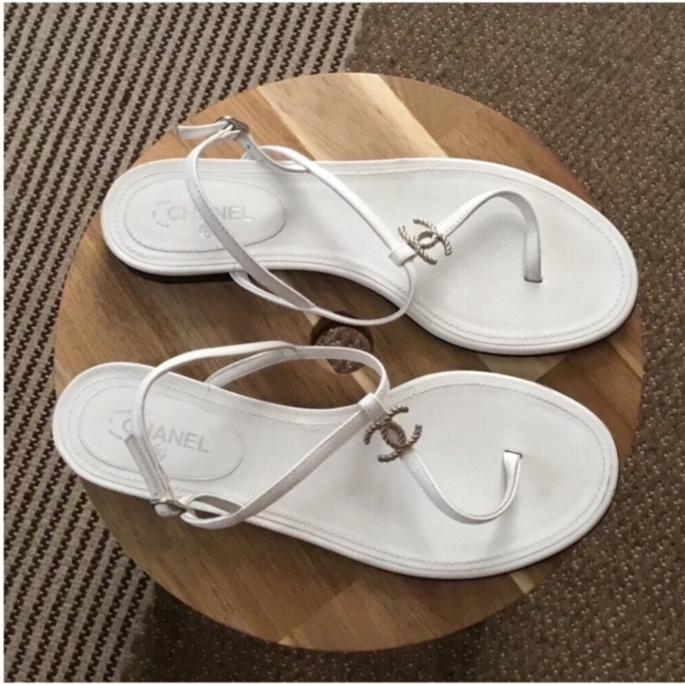 CHANEL AUTHENTIC THONG LAMSKIN WHITE SANDALS SILVER METAL SIZE 38.5-8.5C W/BOX - Picture 3 of 15